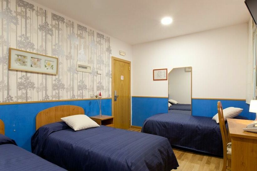 اتاق استاندارد سه نفره, Hostal Montaloya