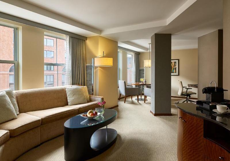 带大床的套房, Battery Wharf Hotel, Boston Waterfront