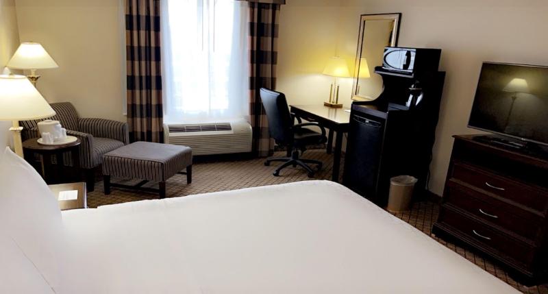 Номер Стандарт Кровать Кинг Адаптированный для Инвалидов, Holiday Inn Express & Suites Huntsville, An Ihg