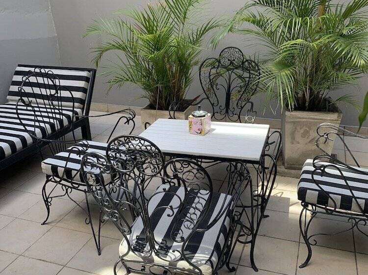 Quarto Estandar com Terraço, Be Hollywood!