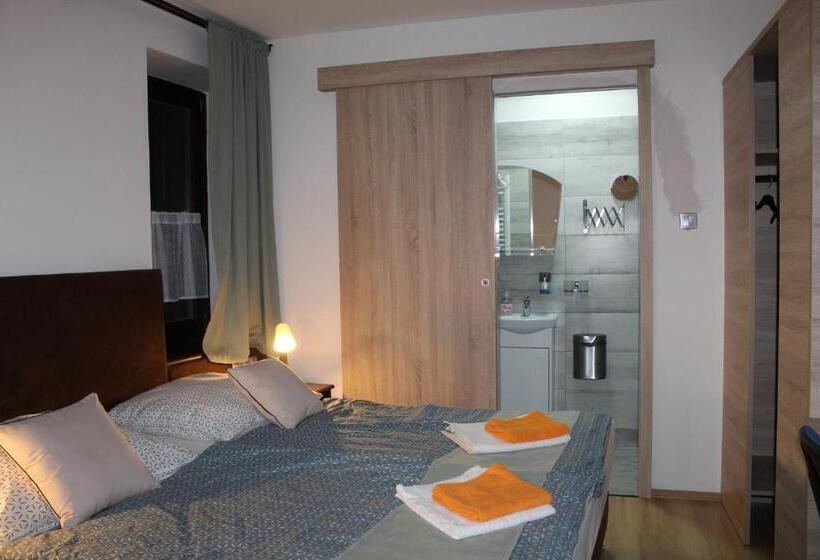 标准间, Czermann Holiday Inn