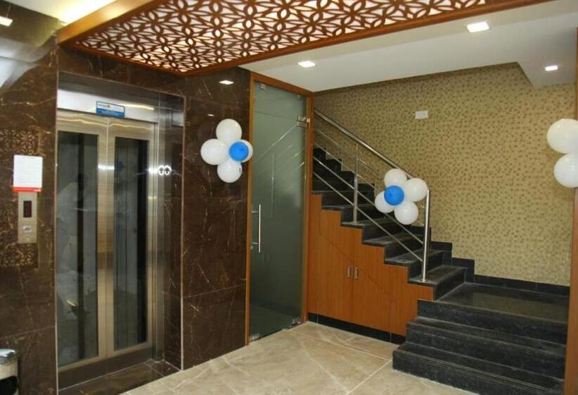غرفة إقتصادية, Century Courtyard