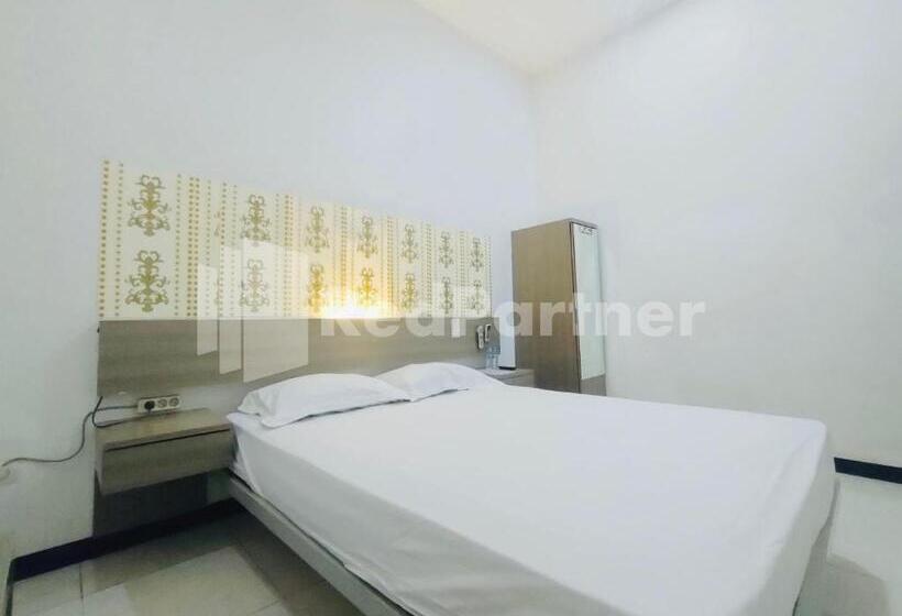 اتاق استاندارد, Almeira Homestay Syariah Near Makam Sunan Ampel Mitra Reddoorz
