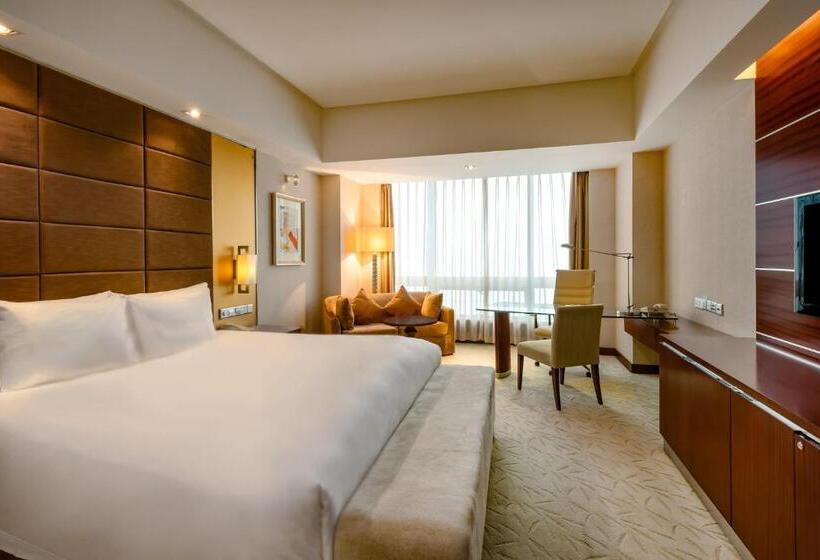 Quarto Deluxe Cama King, Crowne Plaza Yantai Sea View, An Ihg