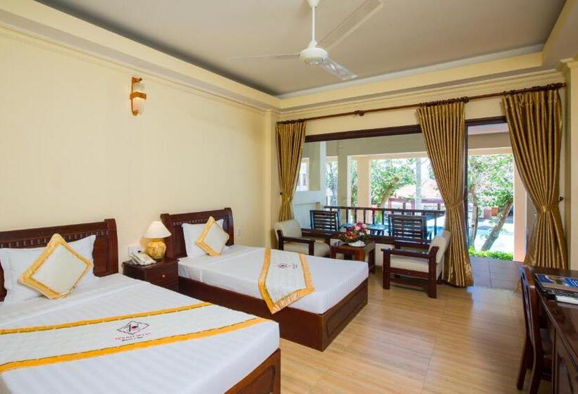 اتاق لوکس با چشم‌انداز استخر, Tien Dat Mui Ne Resort & Spa