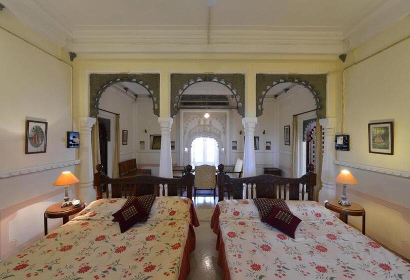 Люкс Вид на Сад, Udai Bilas Palace
