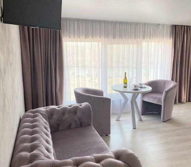 Люкс Вид на Реку, Chorna Skelya Resort & Wellness