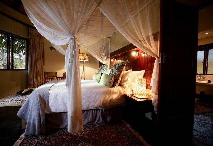 샬레, Ivory Wilderness River Rock Lodge