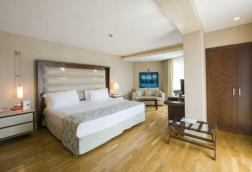 سوییت با چشم‌انداز دریا, Ramada Plaza Antalya