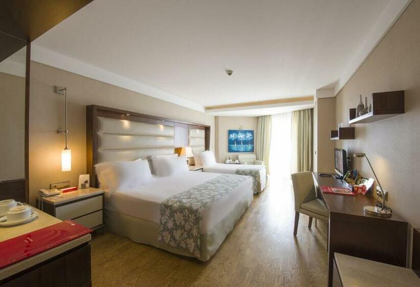 اتاق لوکس با چشم‌انداز دریا, Ramada Plaza Antalya
