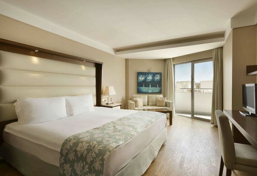 اتاق لوکس با چشم‌انداز دریا, Ramada Plaza Antalya