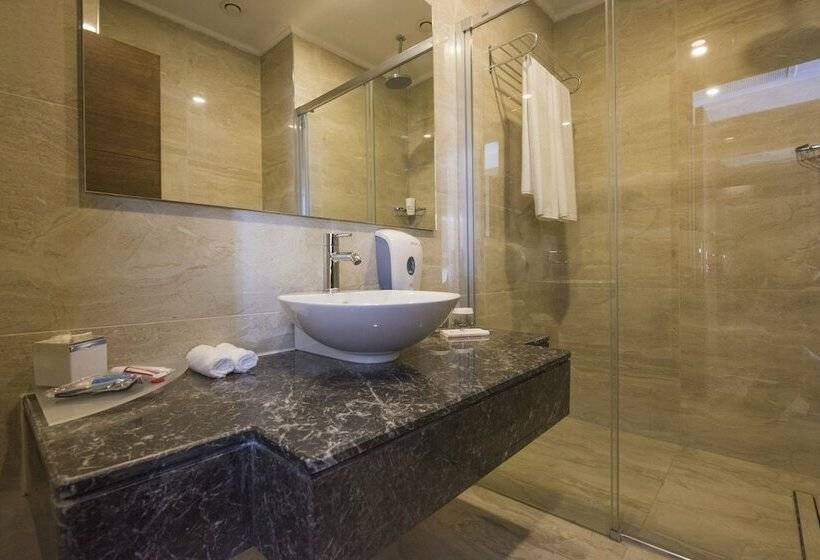 اتاق لوکس با چشم‌انداز شهر, Ramada Plaza Antalya