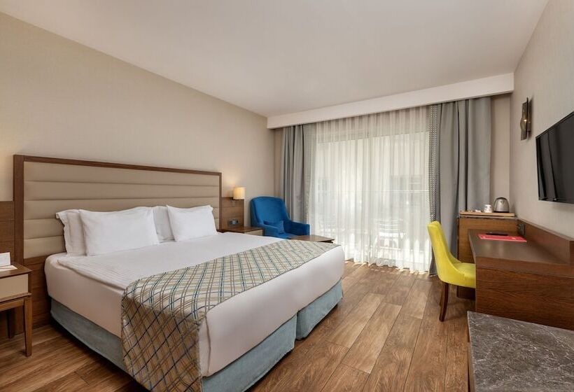 اتاق لوکس با چشم‌انداز شهر, Ramada Plaza Antalya
