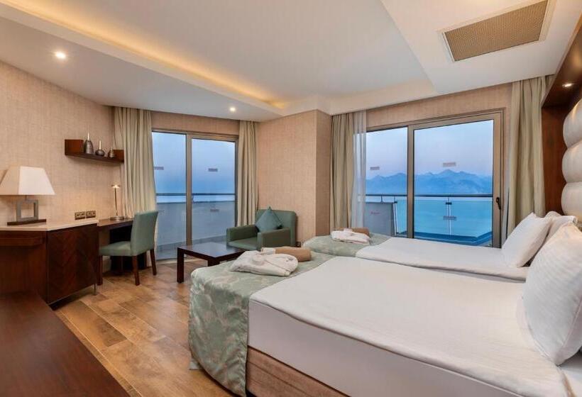 سوییت با چشم‌انداز دریا, Ramada Plaza Antalya