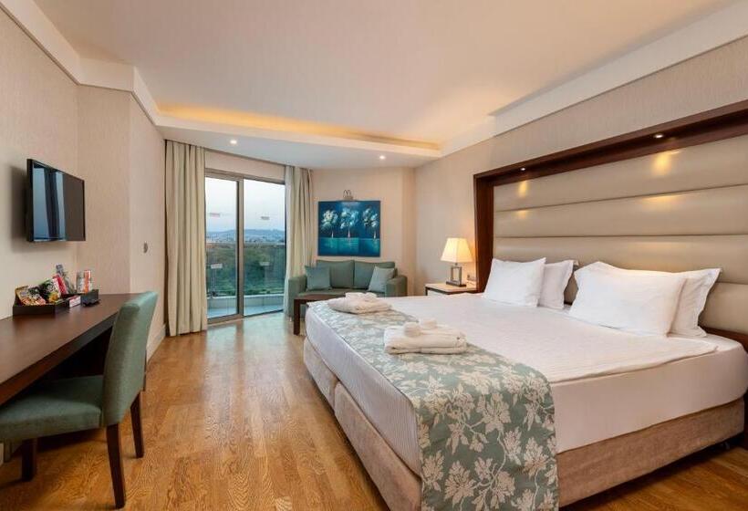 اتاق لوکس با چشم‌انداز دریا, Ramada Plaza Antalya