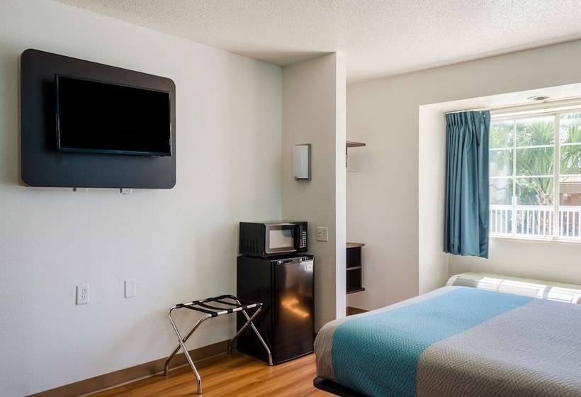 디럭스 룸, Motel 6 mobile, Al