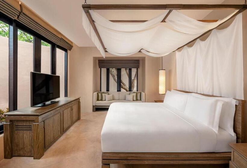سوئیت با تخت بزرگ, The Naka Island, A Luxury Collection Resort & Spa, Phuket