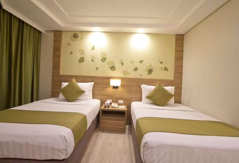 Номер Deluxe, Crown Regency Hotel Makati