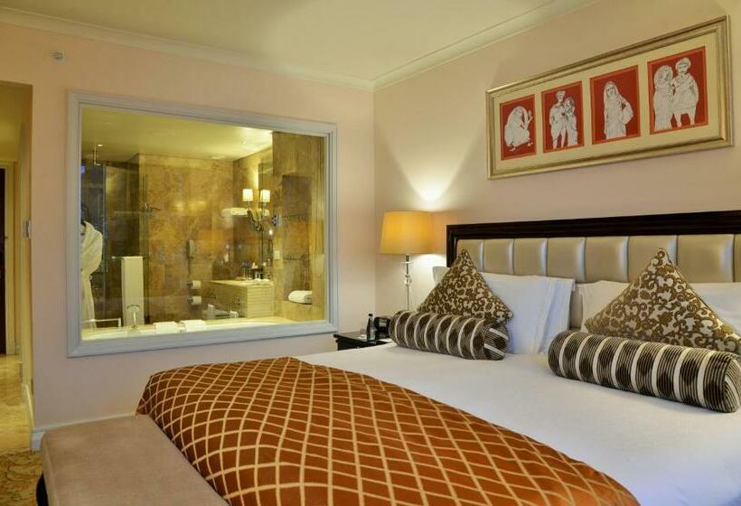 اتاق سوپریور با تخت بزرگ, Taj Cape Town