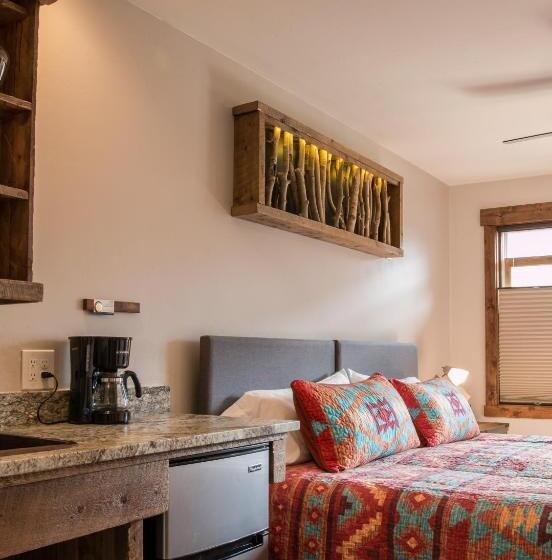 اتاق استاندارد با تخت بزرگ, Clear Creek Inn