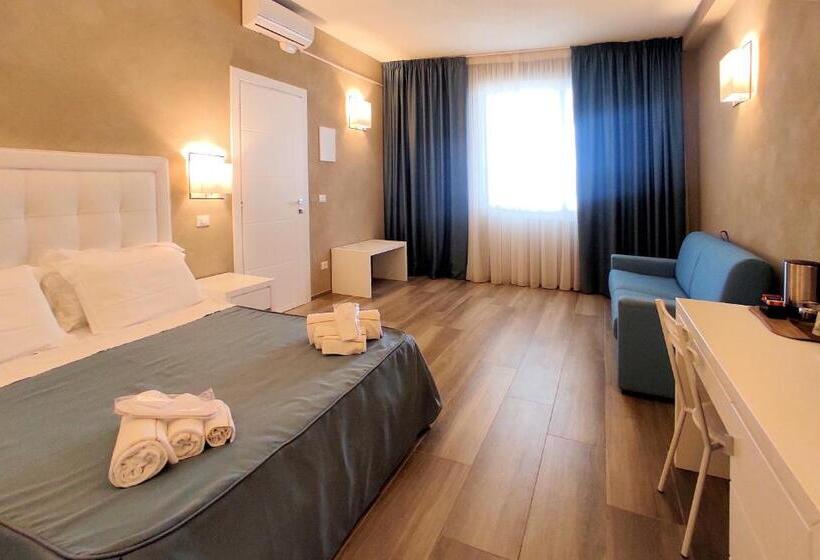 Четырехместный Номер Стандарт, Cecina Beach