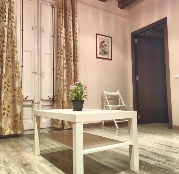 Семейный Номер, Hostal Orleans