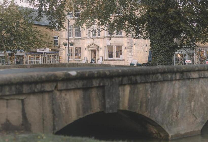سوییت لوکس, Old Bank Rooms