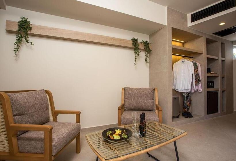 Люкс с Бассейном, Ladiko Suites   Faliraki