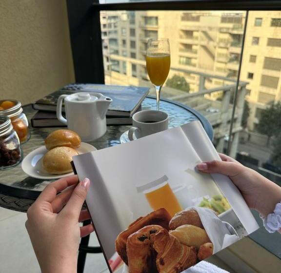 اتاق استاندارد با تخت بزرگ, Ramada By Wyndham Downtown Beirut