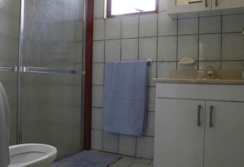 2 Bedroom Apartment Garden View, Hersher Studios & Apartments