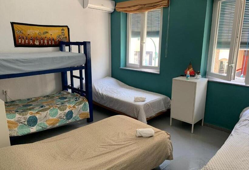 اتاق استاندارد سه تخته با سرویس بهداشتی مشترک, La Pita Beach House