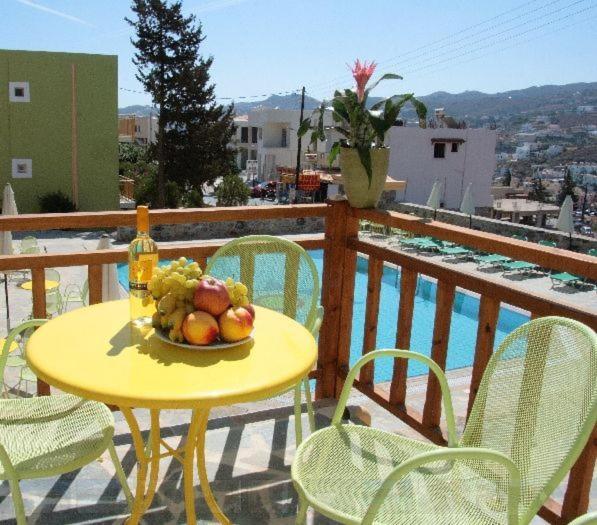 Escritório Estándar, Perla Apartments