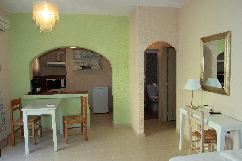 Escritório Estándar, Perla Apartments
