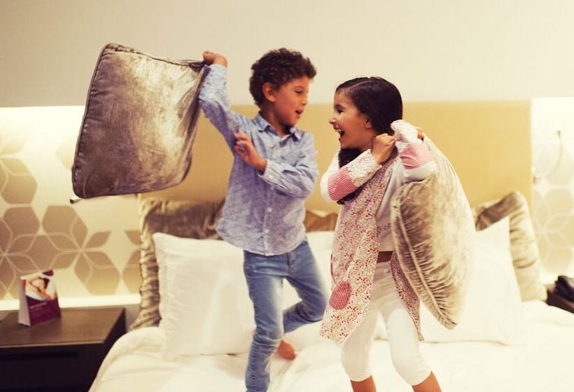 스탠다드 룸 더블 침대 바다 전망, Crowne Plaza Yas Island, An Ihg