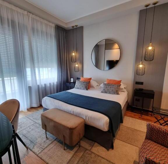 اتاق لوکس با بالکن و چشم‌انداز دریا, Grand Hotel Passetto