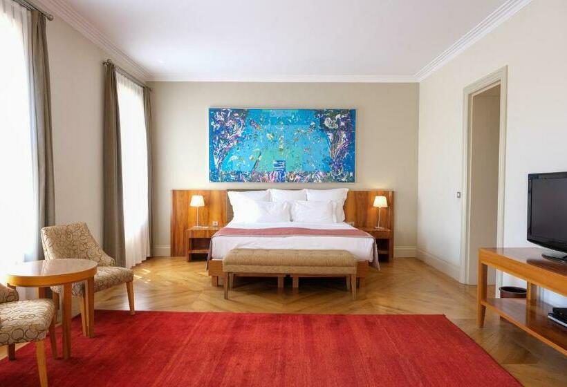 Superior Suite, Tomtom Suites