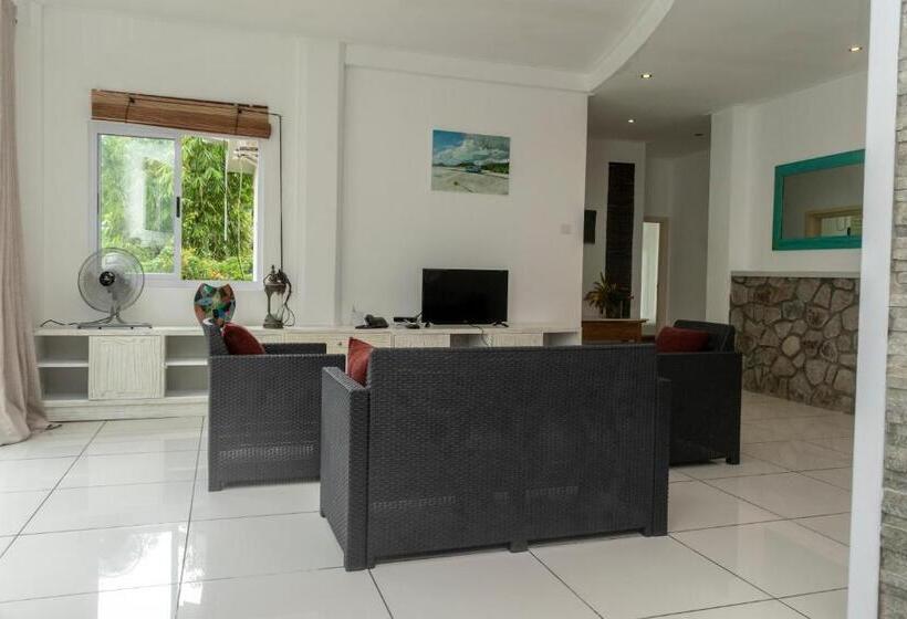 آپارتمان 1 خوابه با چشم‌انداز باغ, Domaine Desaubin Luxury Villas