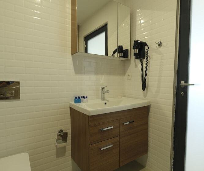 اتاق خانوادگی, Tut