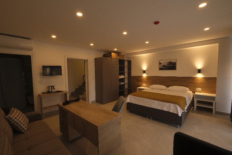 اتاق خانوادگی, Tut