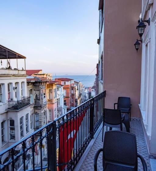バルコニー付スタンダード４ベッドルーム, Grand Balyan Hotel & Restaurant