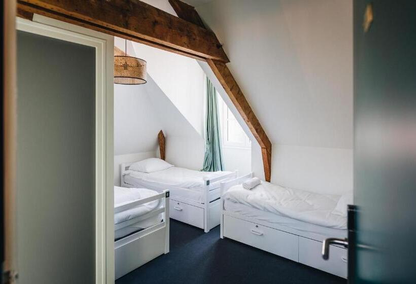 اتاق خانوادگی, Les Chouettes Hostel