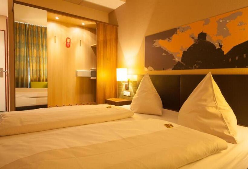 Номер Стандарт, Novina Hotel Tillypark