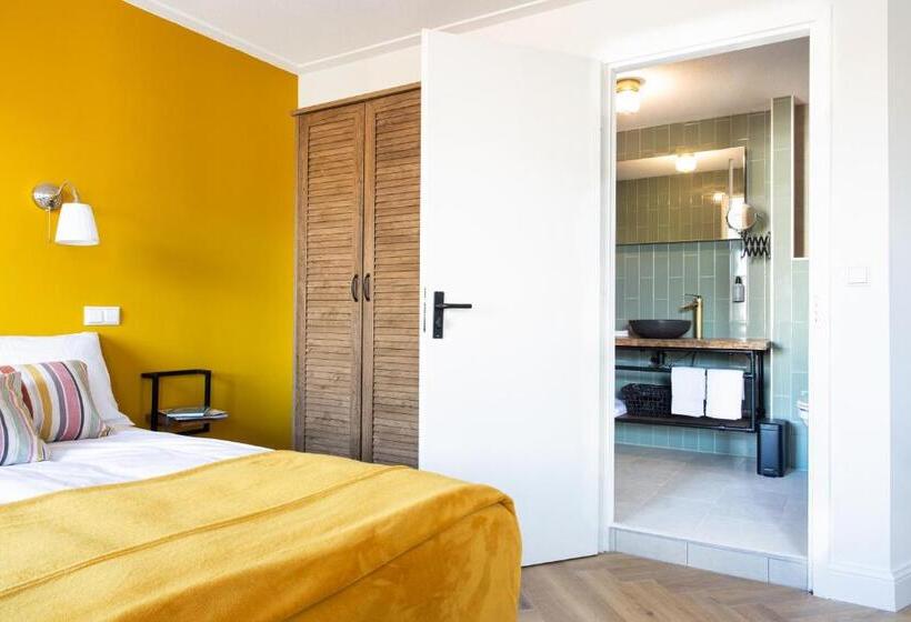 Family Suite, Snouck Van Loosen