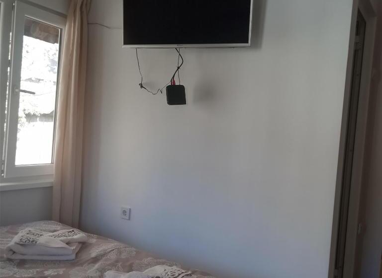 اتاق استاندارد سه تخته با چشم‌انداز باغ, Mercury Guest House