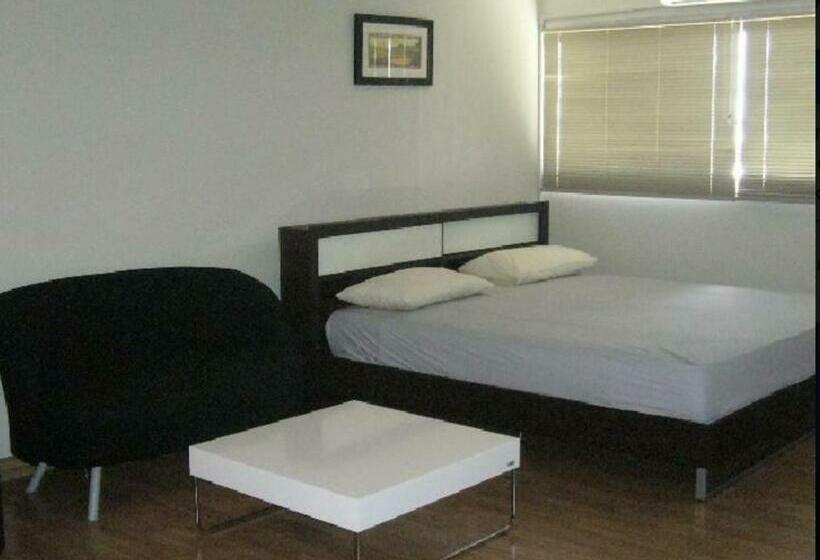 اتاق استاندارد سه نفره, Room In Guest Room   Chan Kim Don Mueang Guest House, Free Parking Space And Free Wifi