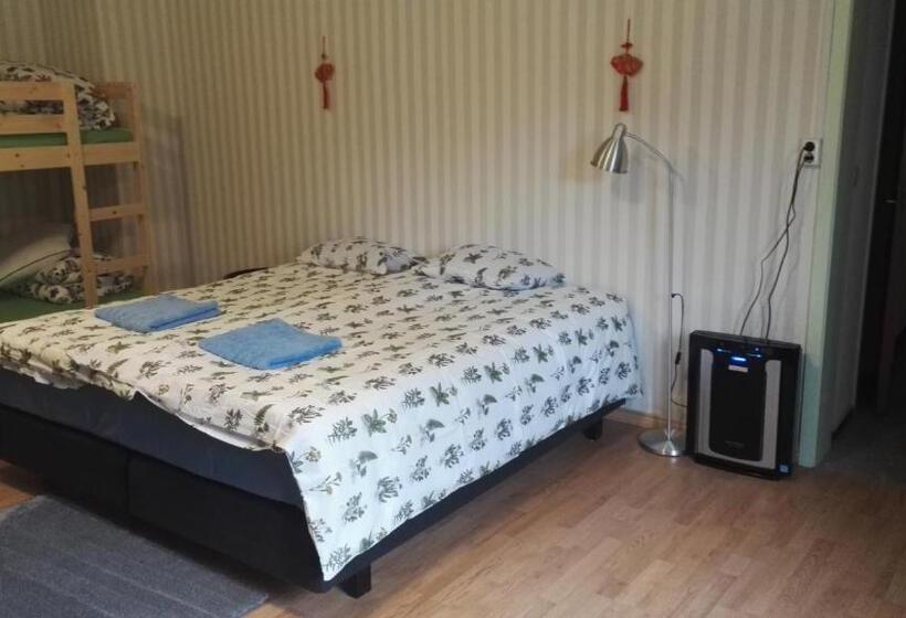 Семейный Номер, Lin's B&b