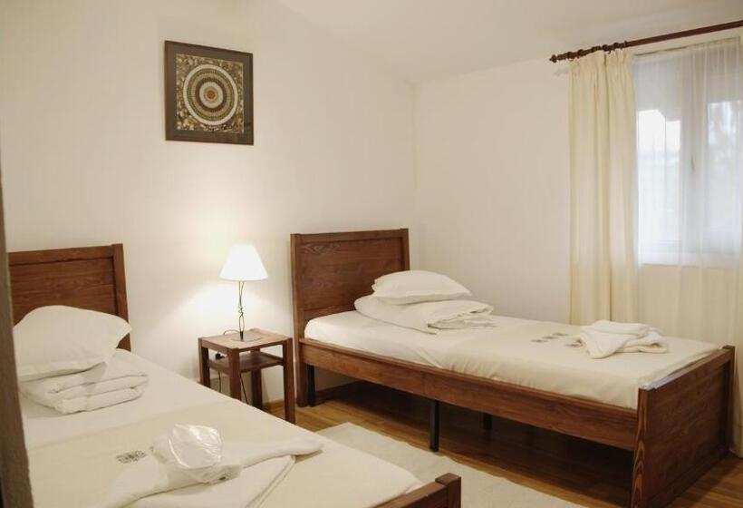 １ベッドルームアパートメント, Casa Colinelor