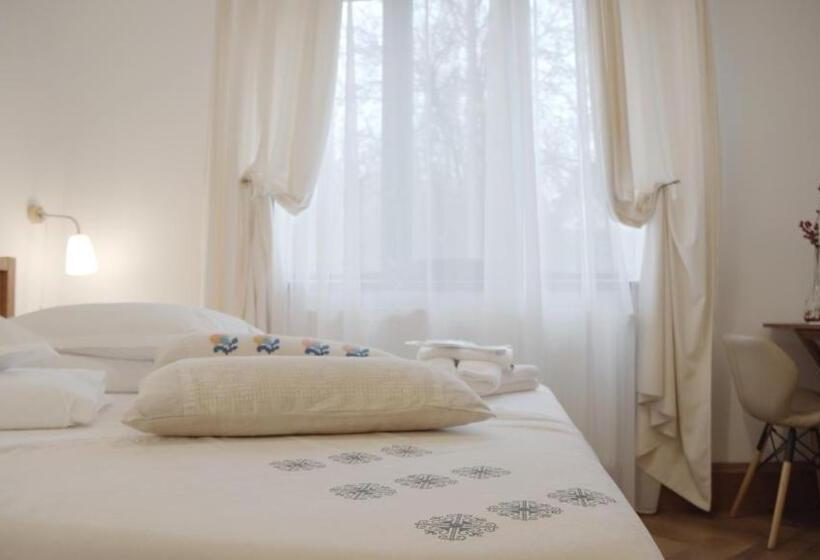 スタンダードシングルルーム, Casa Colinelor