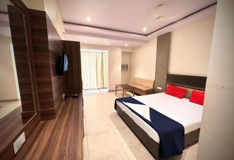 Номер Deluxe, Hill View Nalasopara