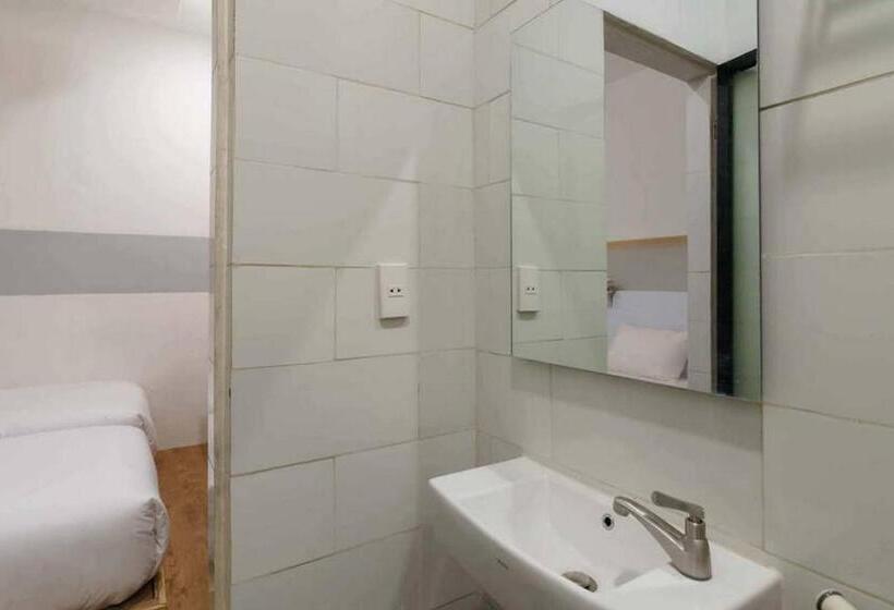 Номер Deluxe, Jotel Guest House Mitra Reddoorz